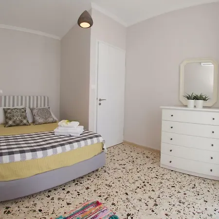 Vinieris Villas - Rea's Luxury Apartment *